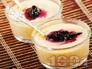 Рецепта Желиран десертен крем от нишесте с боровинки (с подсладител)
